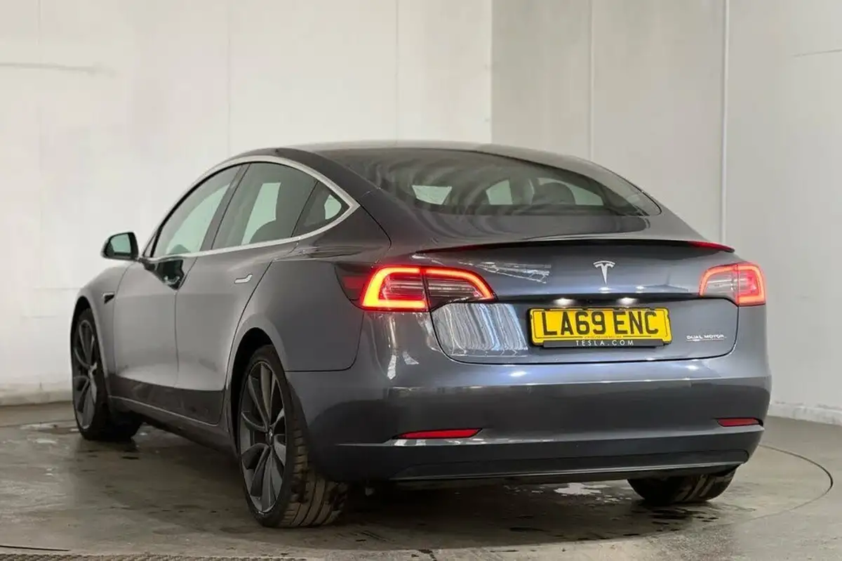 2019-tesla-model-3-e-4x4-performance-pack-big-17