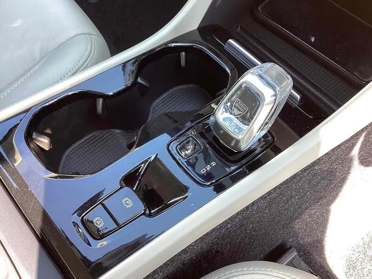 2019-volvo-xc40-20-t4-inscription-big-21