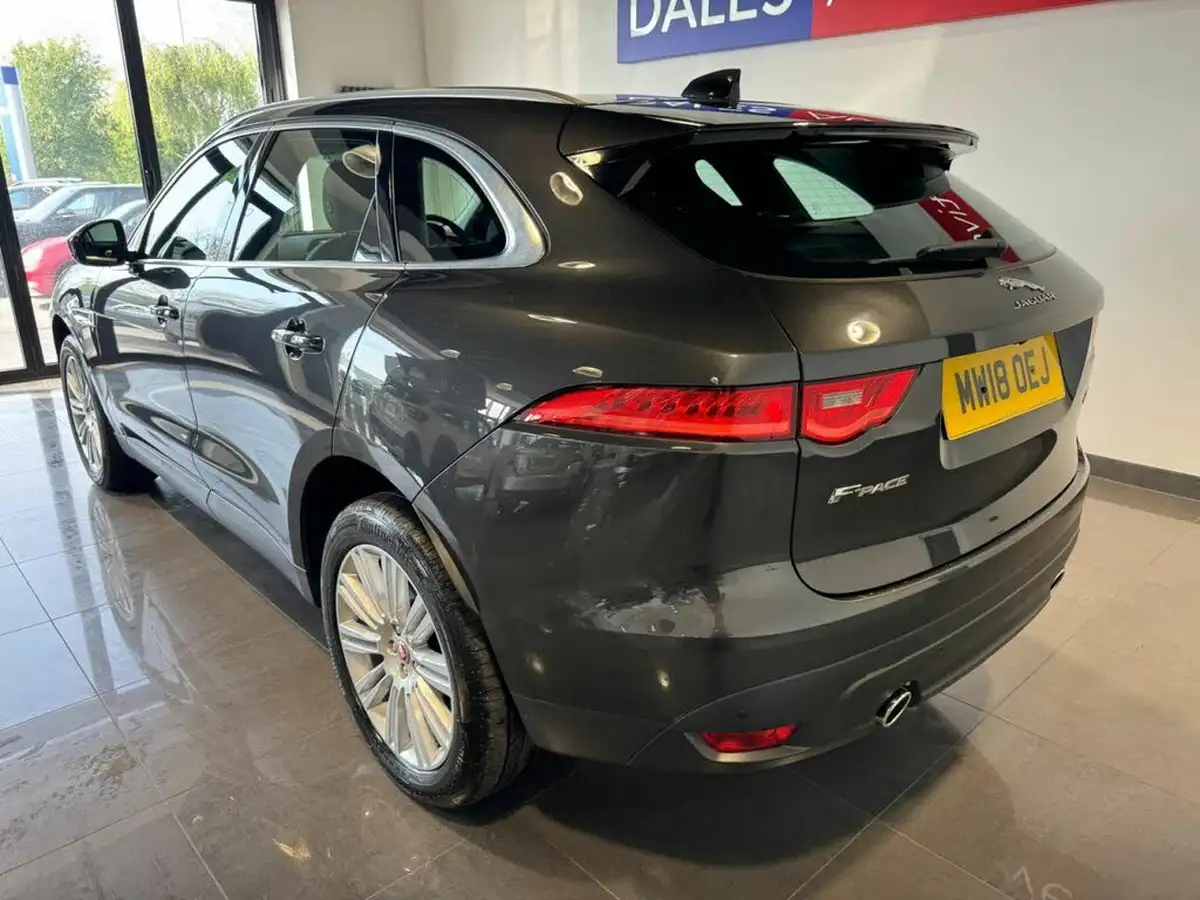 2018-jaguar-f-pace-30td-portfolio-awd-big-6
