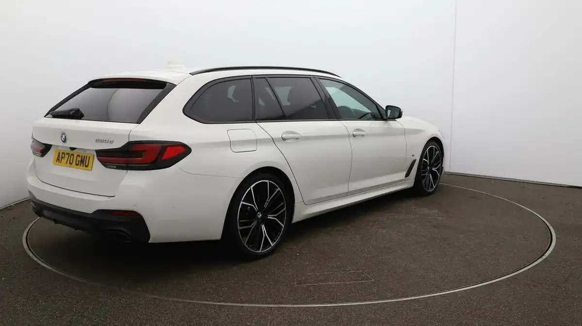 2020-bmw-5-series-big-46