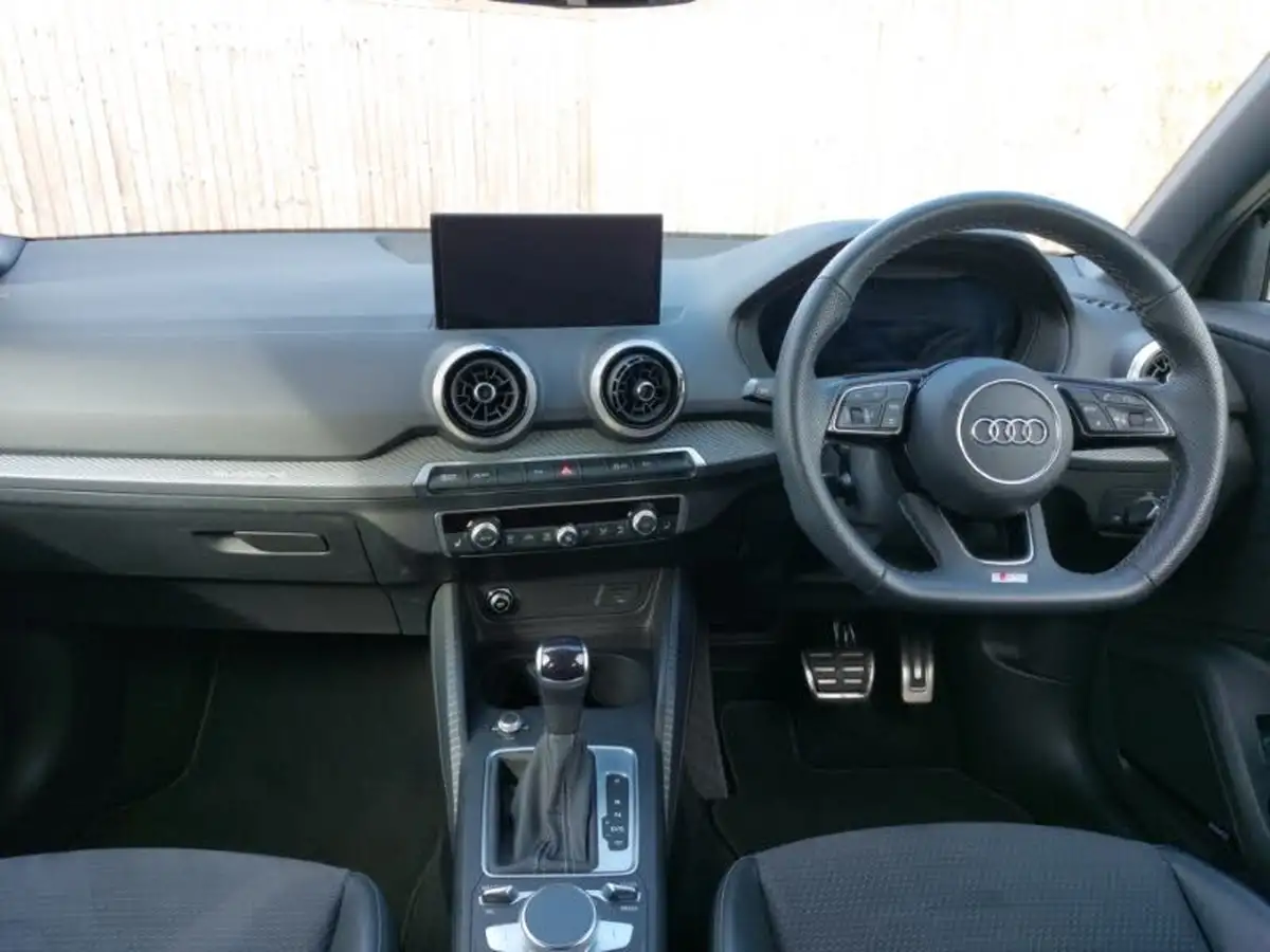 2022-audi-sq2-20-tfsi-black-edition-big-2
