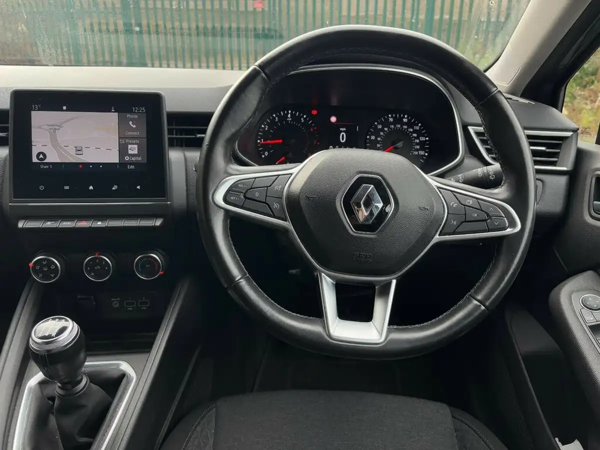 2021-renault-clio-10-sce-iconic-75bhp-big-15
