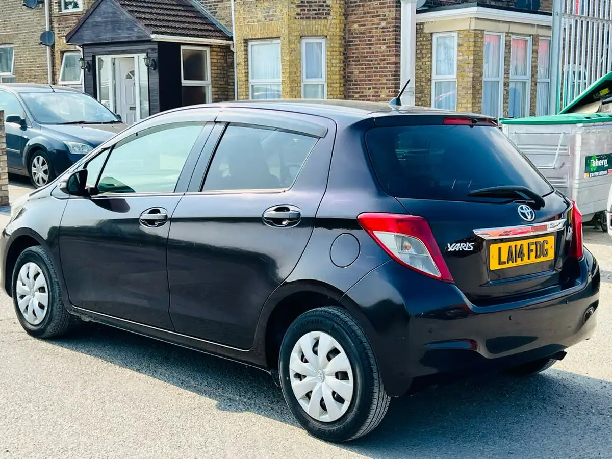 2014-toyota-yaris-133-tr-5d-m-drive-s-big-9
