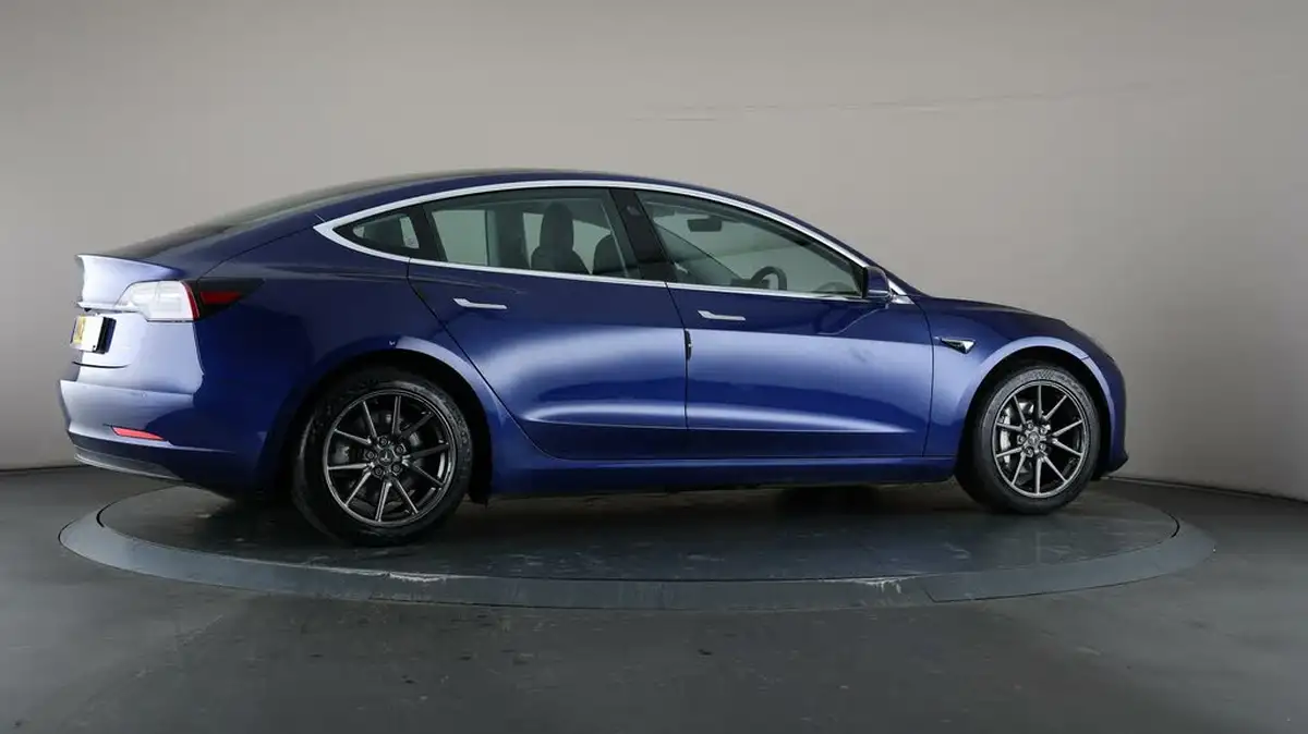 2020-tesla-model-3-e-long-range-big-62