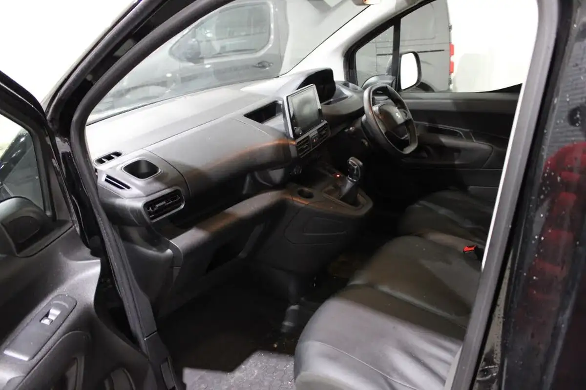 2021-peugeot-partner-15-bluehdi-1000-professional-100ps-eu6dt-panel-big-14