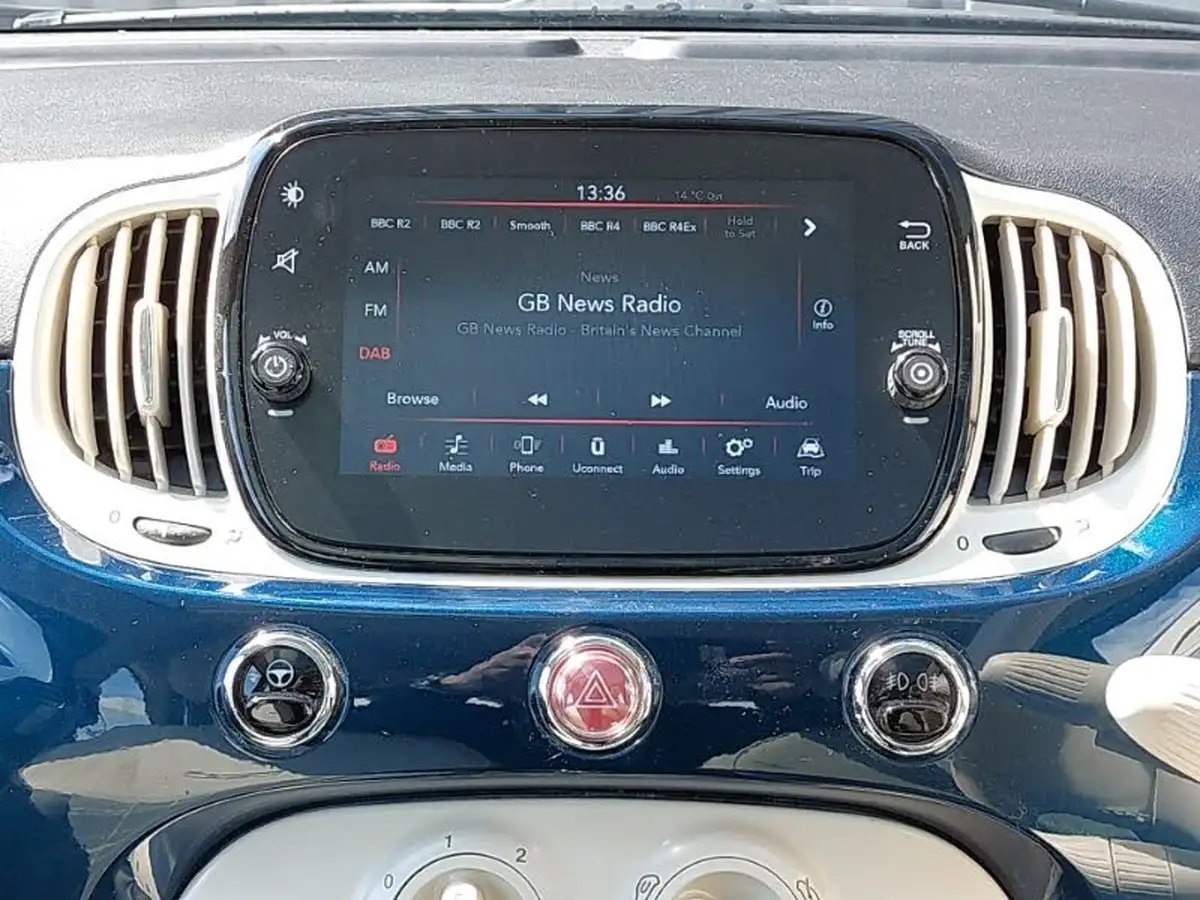 2021-fiat-500-10-lounge-big-9