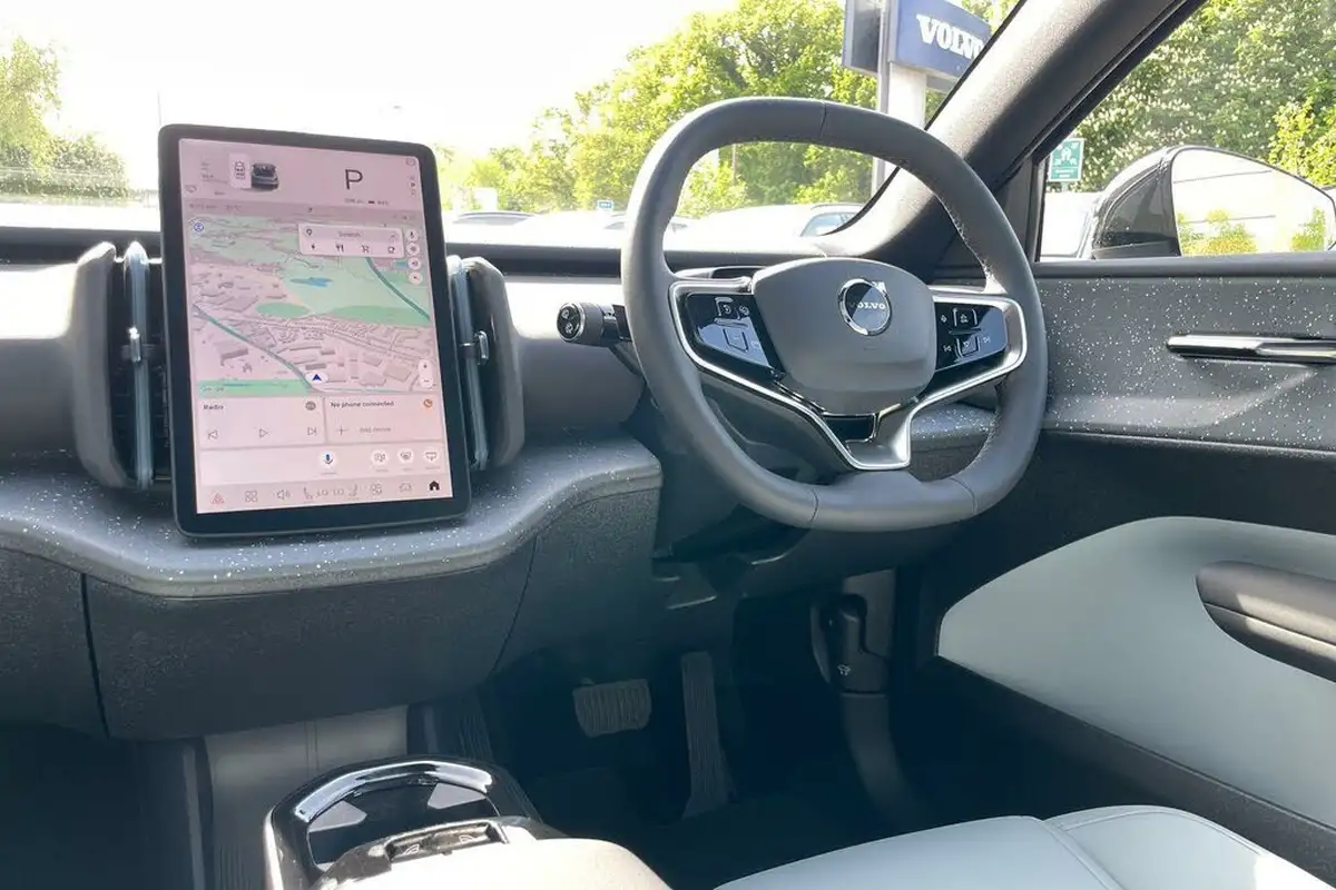 2025-volvo-ex30-e-single-motor-ultra-big-33