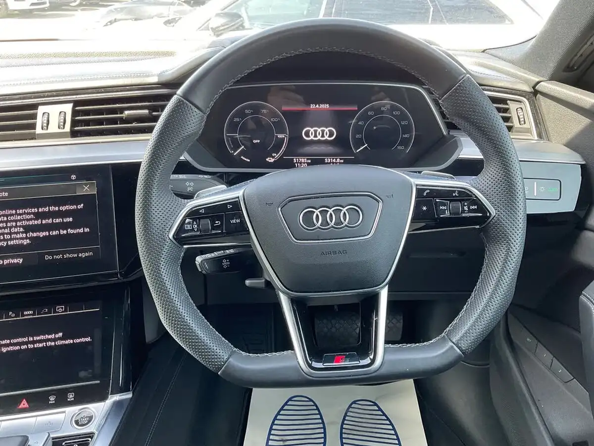 2022-audi-e-tron-50e-black-edition-station-wagon-big-13