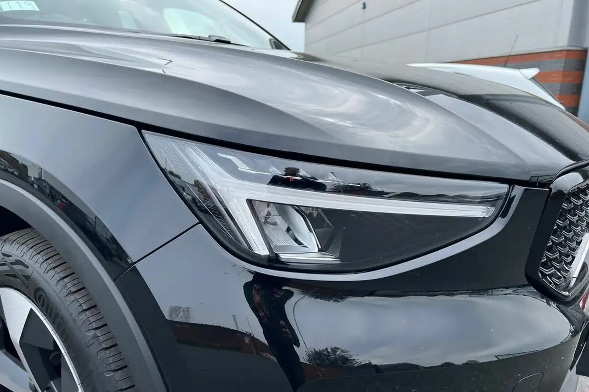 2022-volvo-xc40-20-b3-plus-big-17