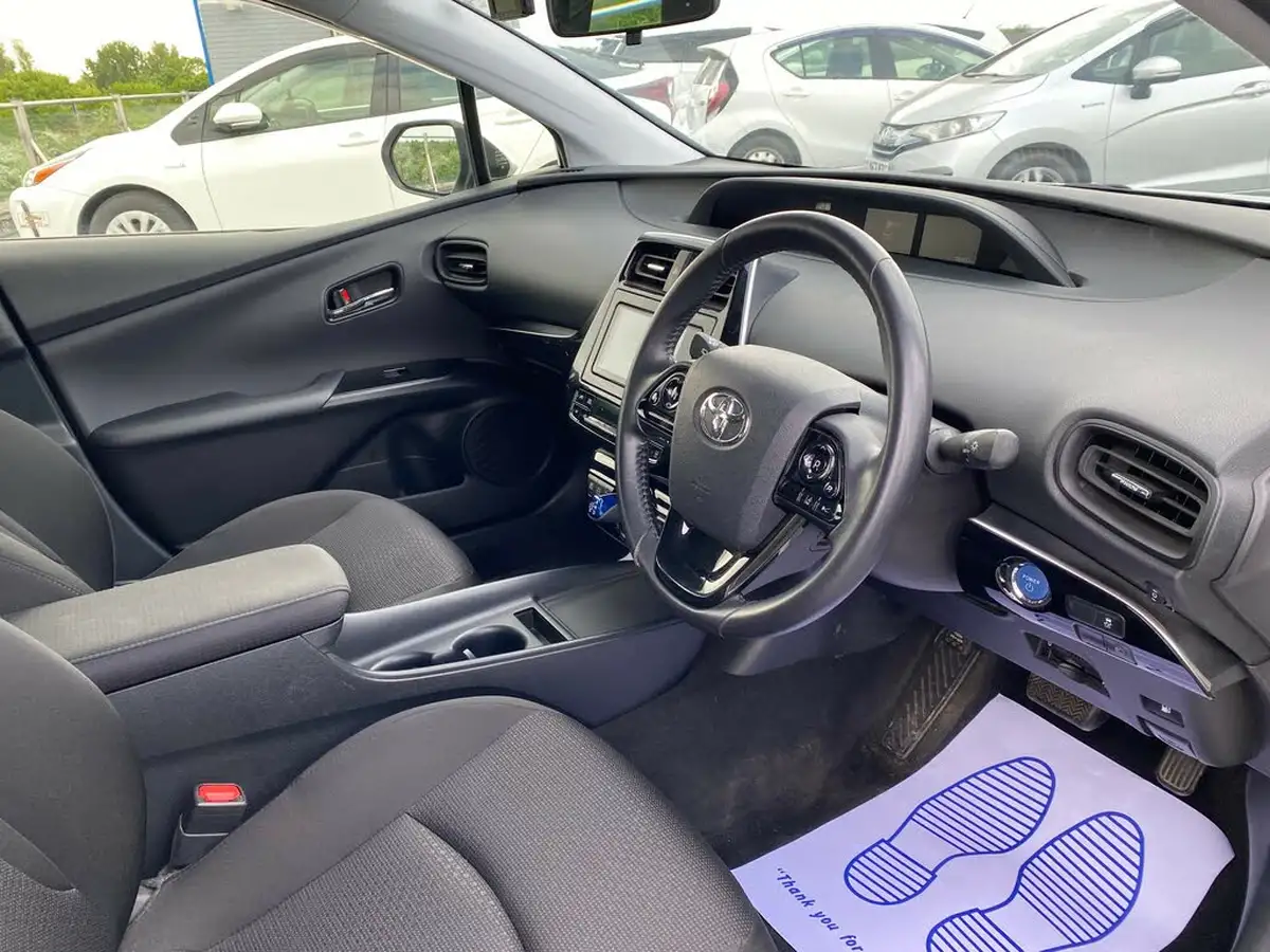 2019-toyota-prius-big-14