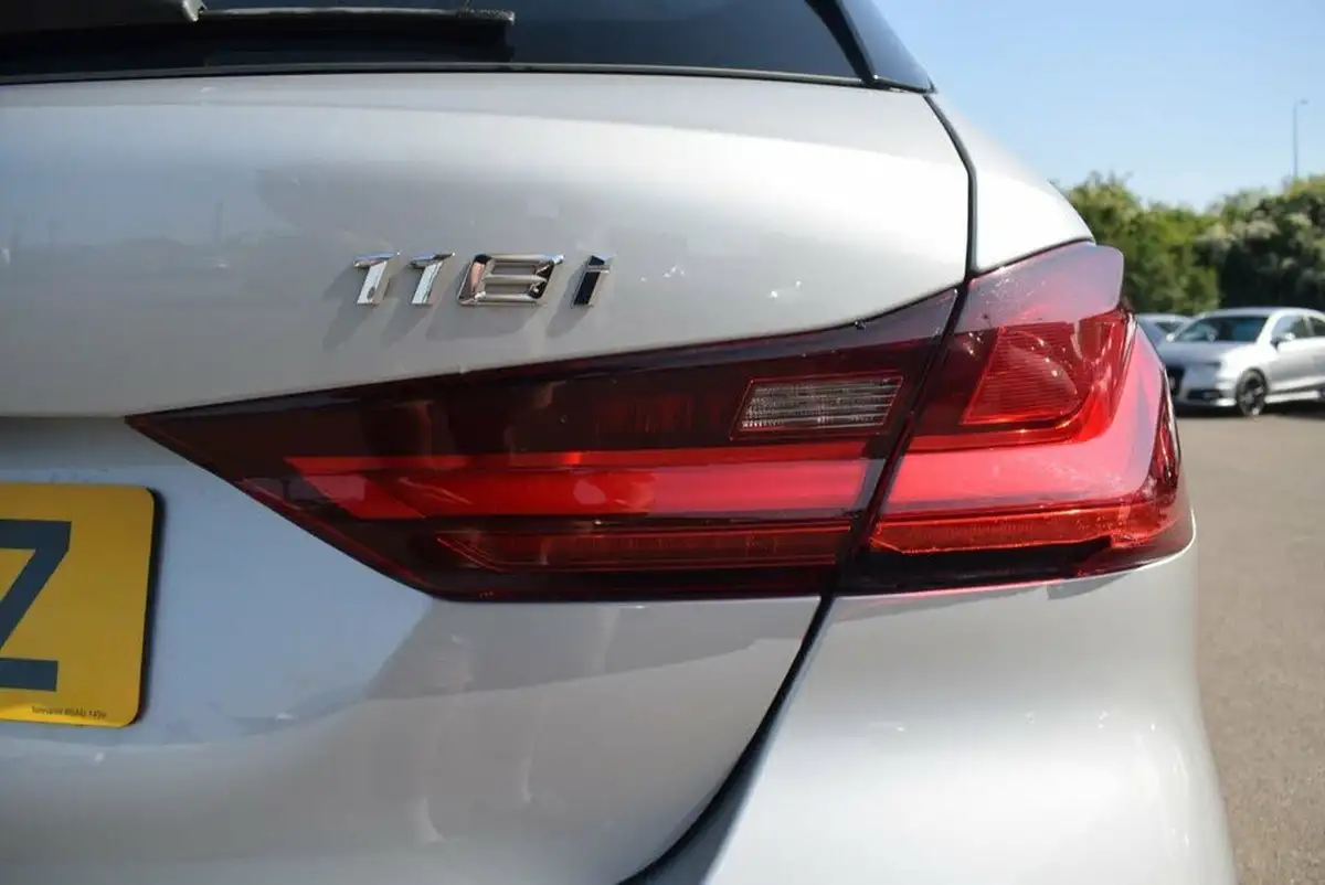 2020-bmw-1-series-big-15