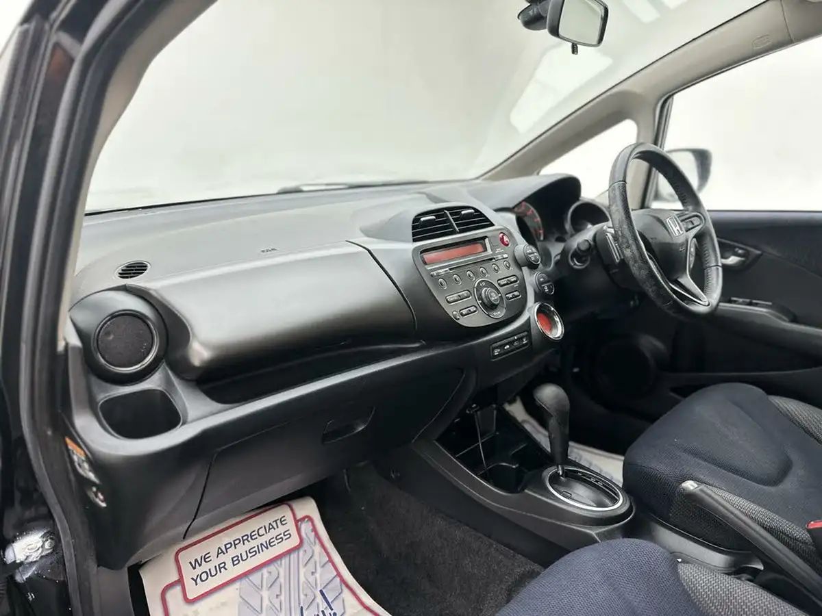 2012-honda-jazz-14-ex-cvt-big-34
