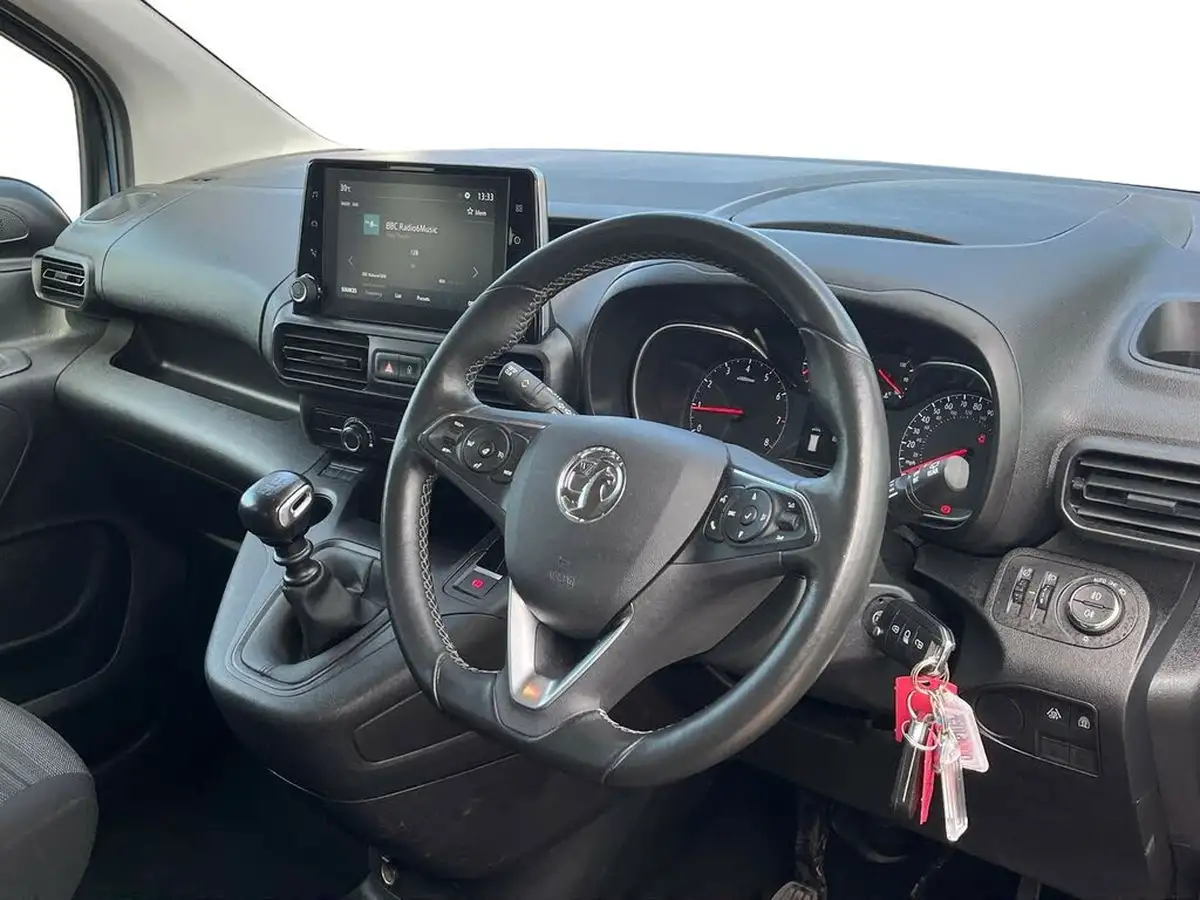 2022-vauxhall-combo-life-15-se-100ps-big-5