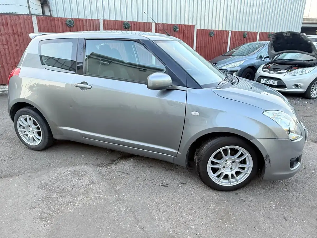 2009-suzuki-swift-13-attitude-big-3