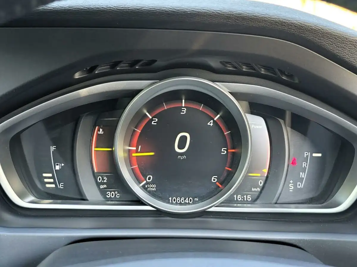 2016-volvo-v40-20td-d3-inscription-geartronic-big-26