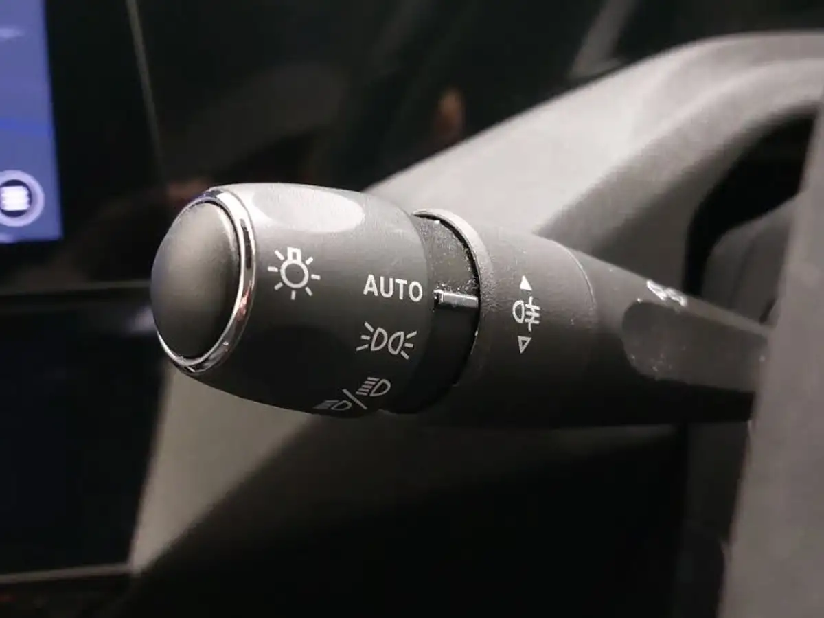 2023-peugeot-408-12-puretech-allure-premium-big-15