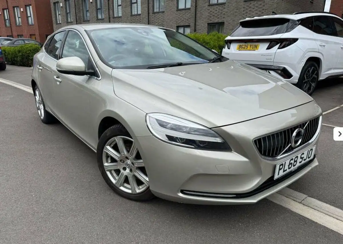 2018-volvo-v40-20-t3-inscription-big-0