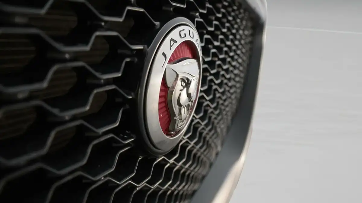 2021-jaguar-f-pace-20-i4d-chequered-flag-180ps-big-29