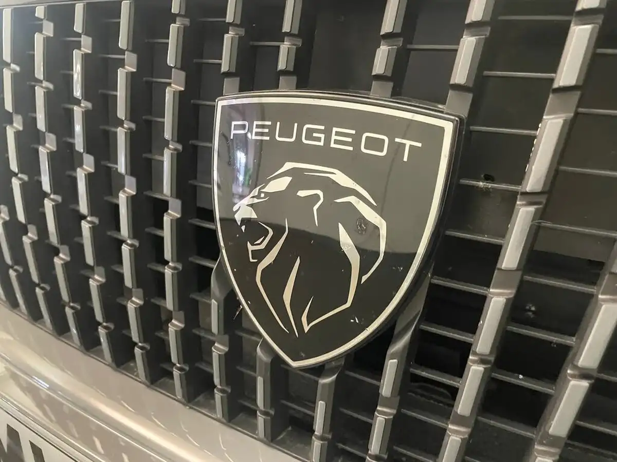 2023-peugeot-2008-suv-big-8
