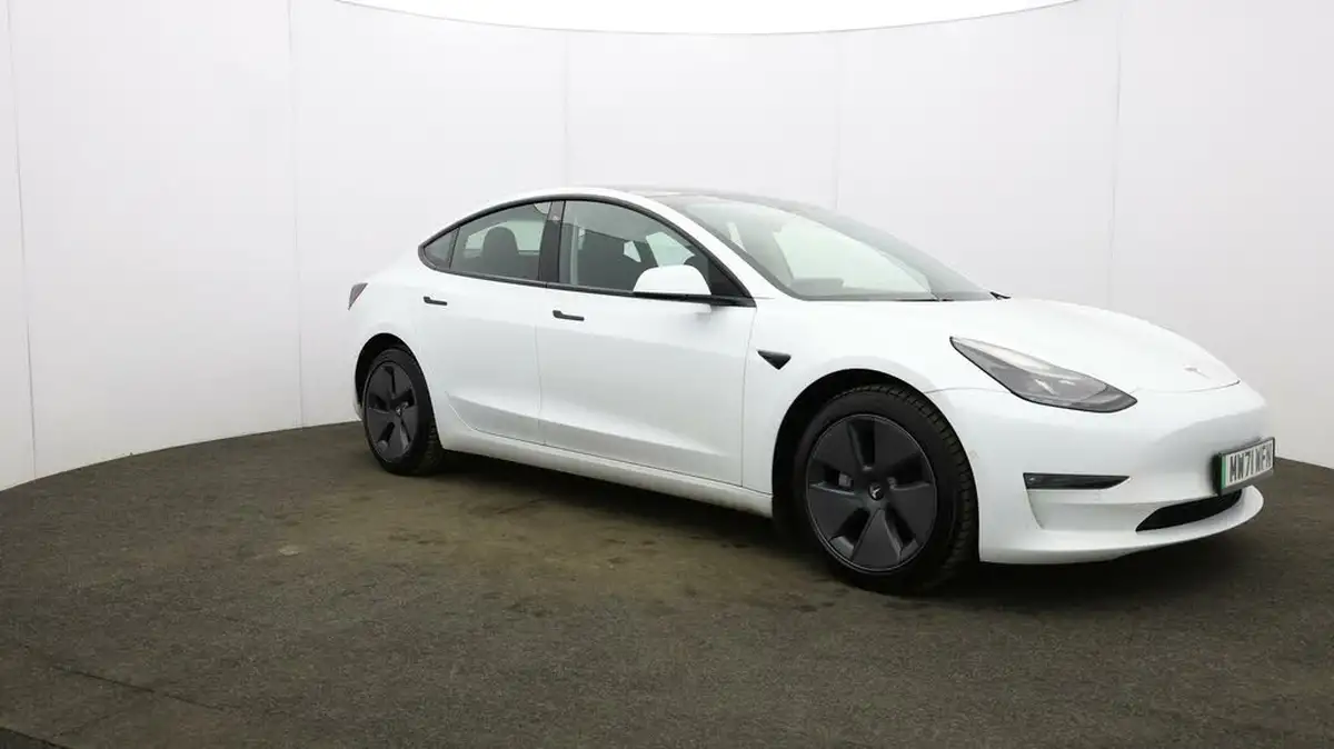 2022-tesla-model-3-e-long-range-big-47