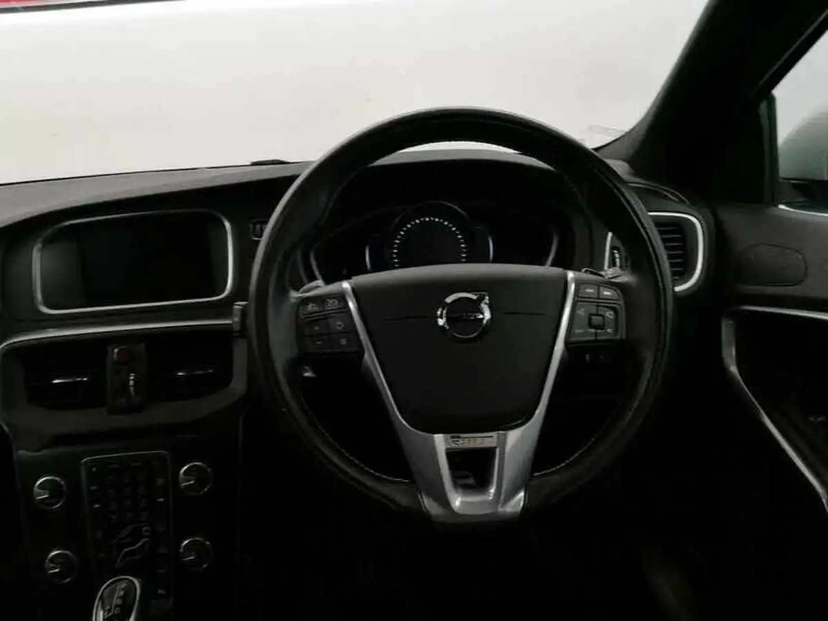 2019-volvo-v40-15-t3-r-design-edition-big-8