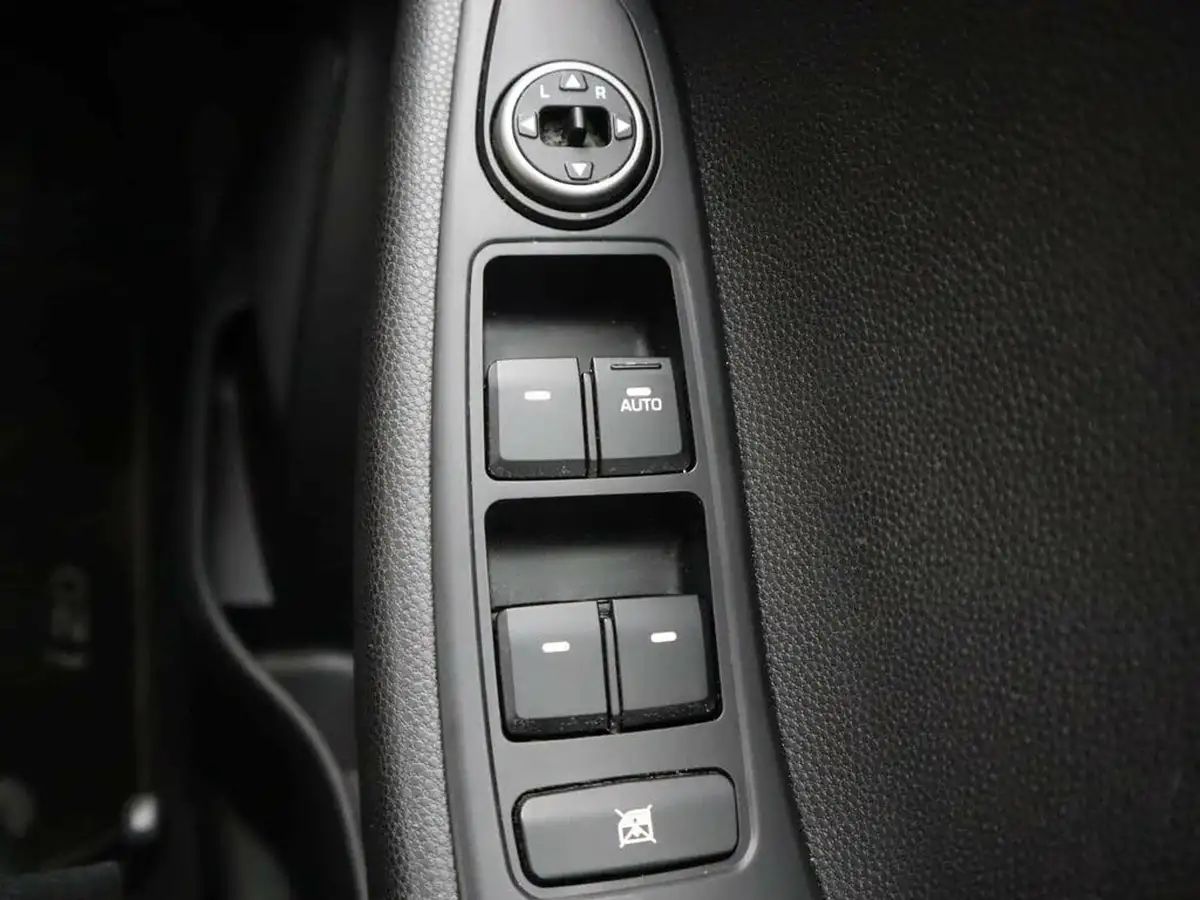 2020-hyundai-i20-12-play-big-36