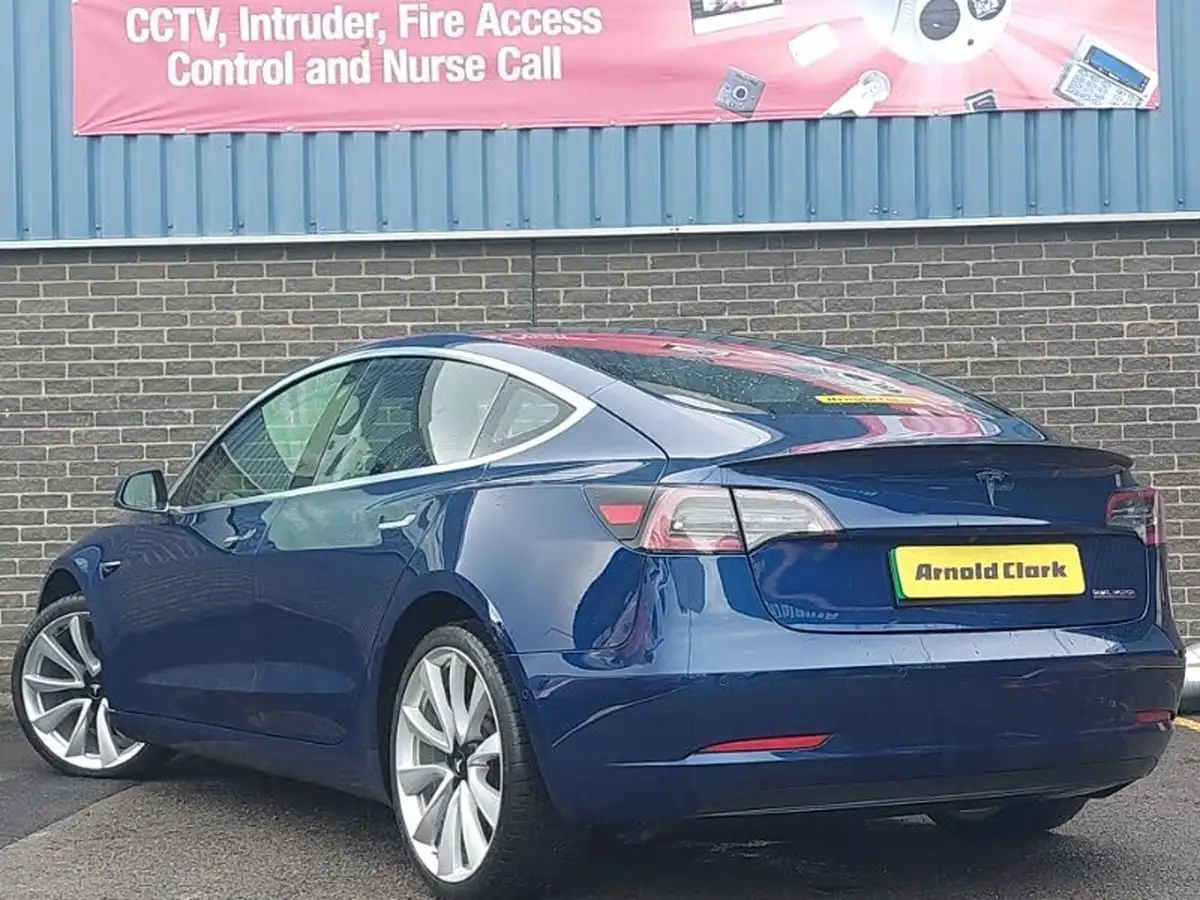 2019-tesla-model-3-e-4x4-performance-pack-big-1