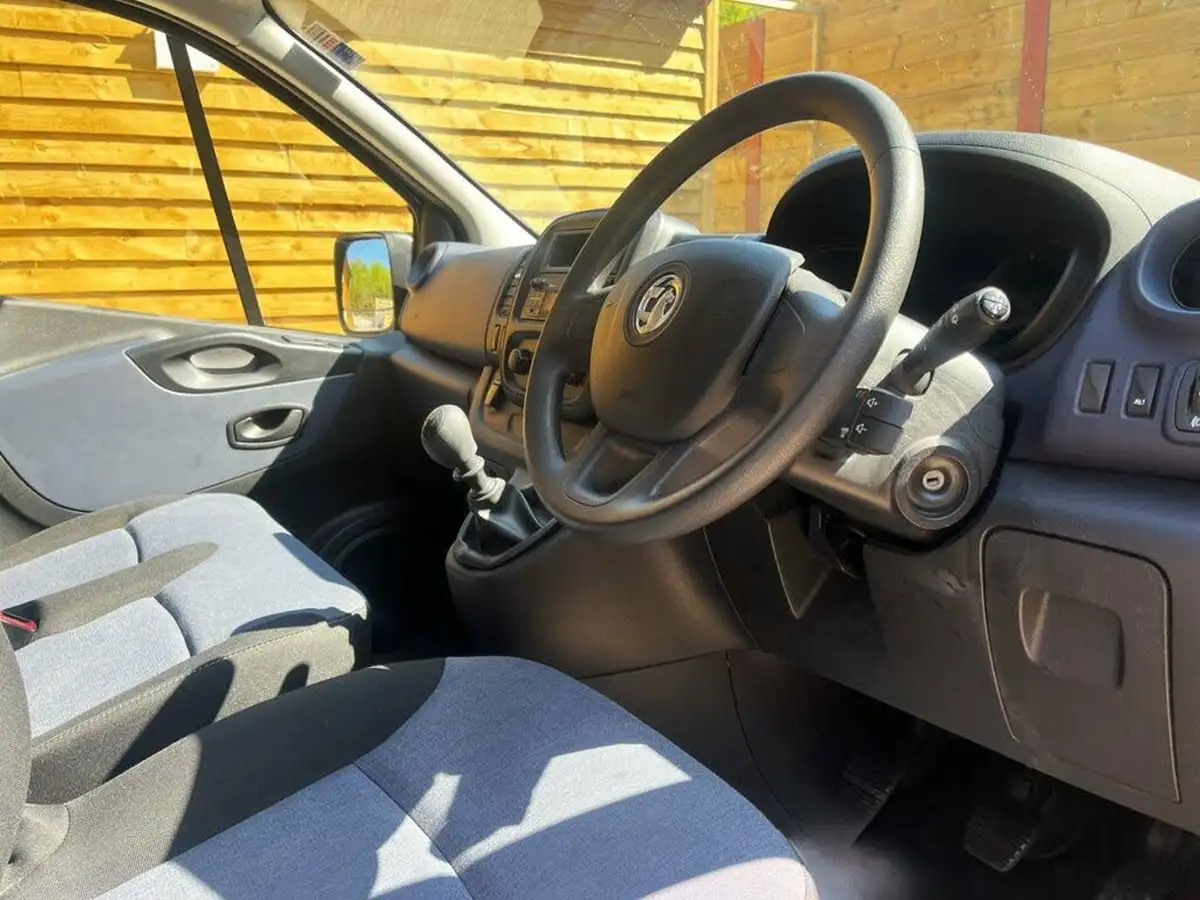2017-vauxhall-vivaro-16cdti-2900-l2h1-95pseu6-ss-9-seats-combi-big-17