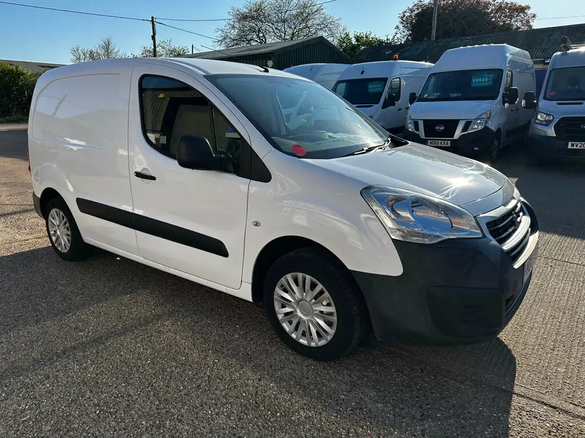2017-peugeot-partner-16bluehdi-se-l1-75ps-eu6-651-panel-big-12