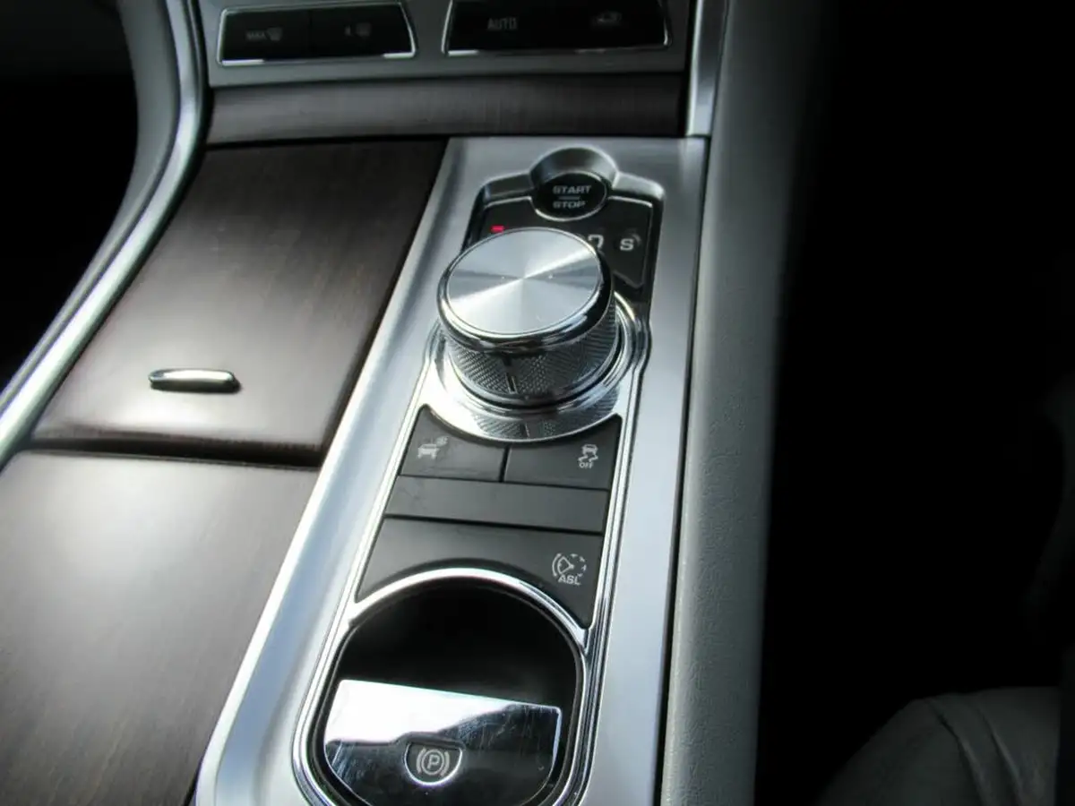 2013-jaguar-xf-22td-luxury-163ps-ss-saloon-4d-auto-big-18