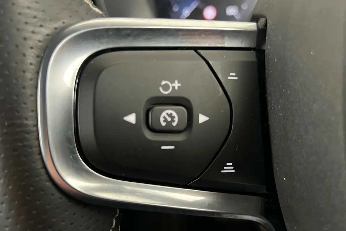 2021-volvo-xc40-15-t3-r-design-161bhp-auto-big-10