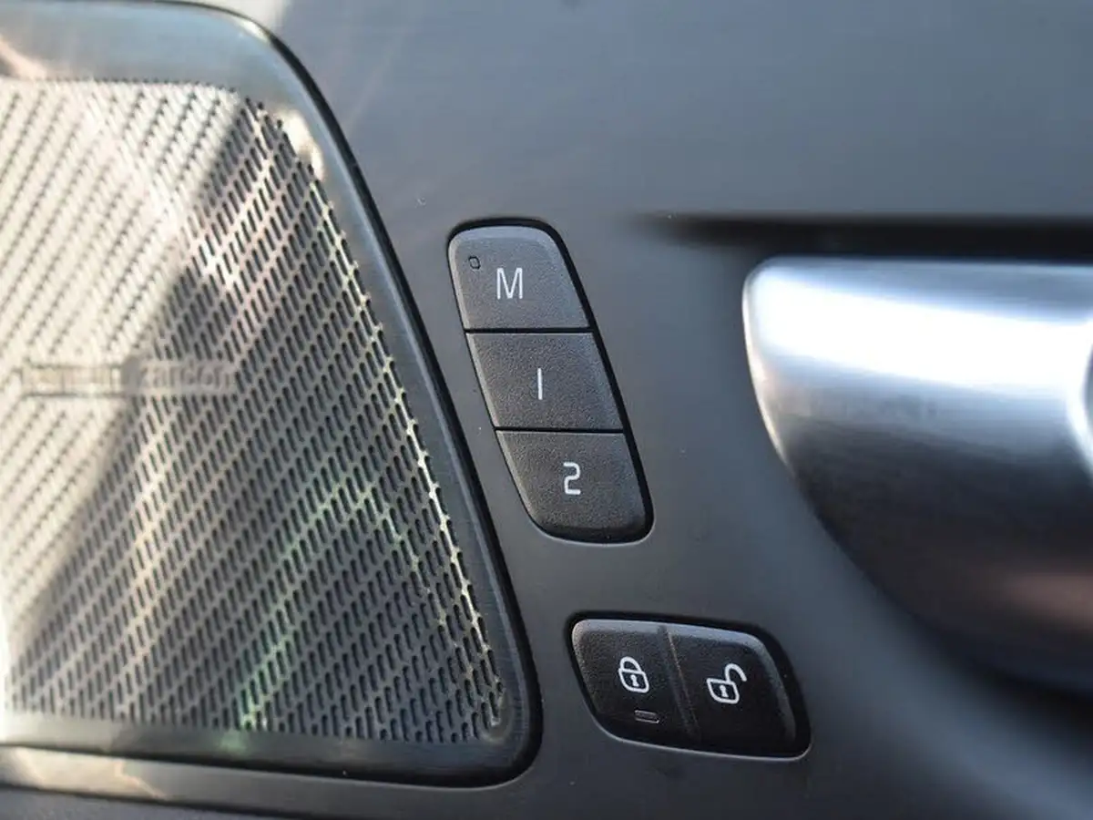 2022-volvo-xc60-20-b5-plus-big-30