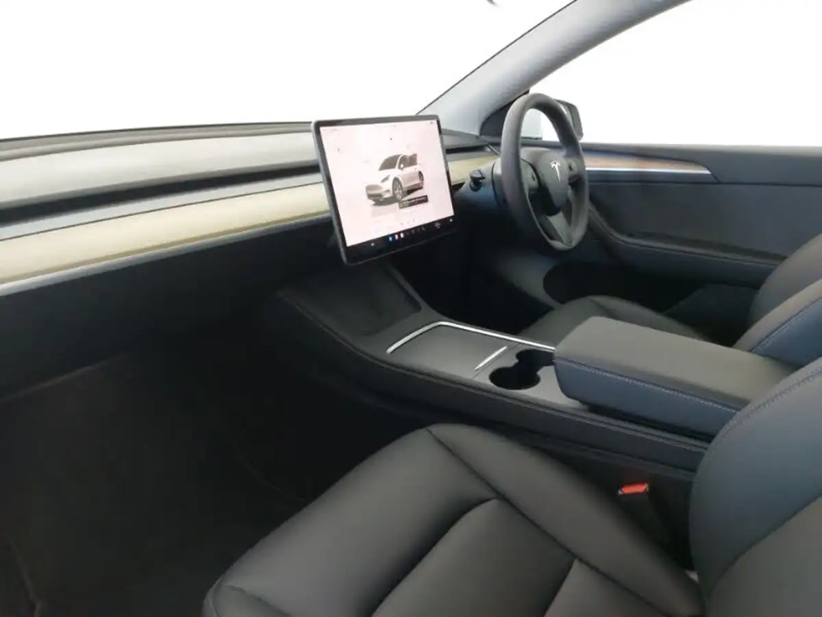 2023-tesla-model-y-e-rwd-big-4