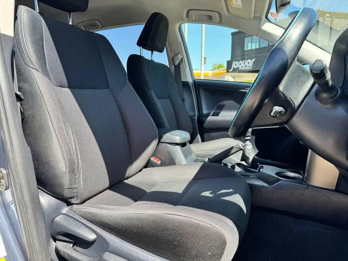 2014-toyota-rav4-20td-icon-20d-4d-awd-big-36