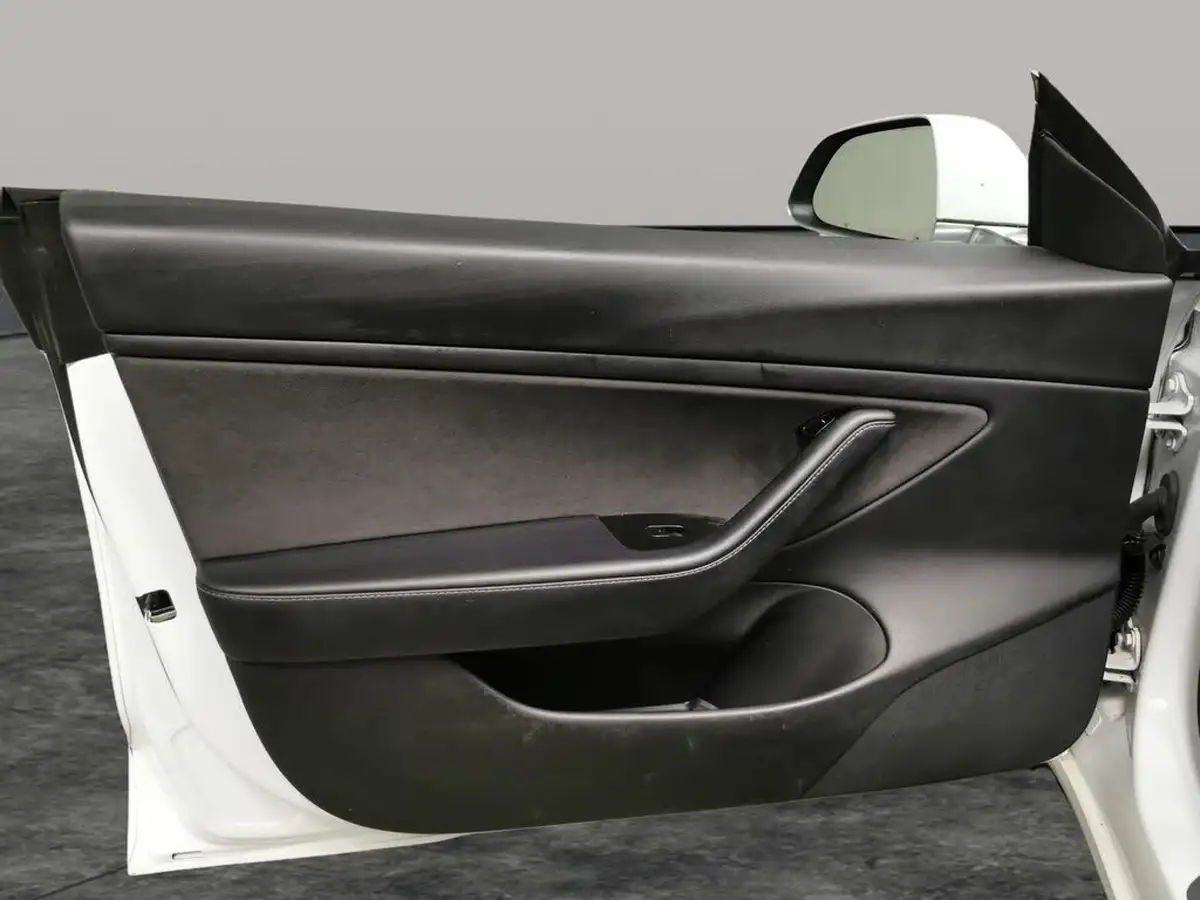 2020-tesla-model-3-e-long-range-big-27