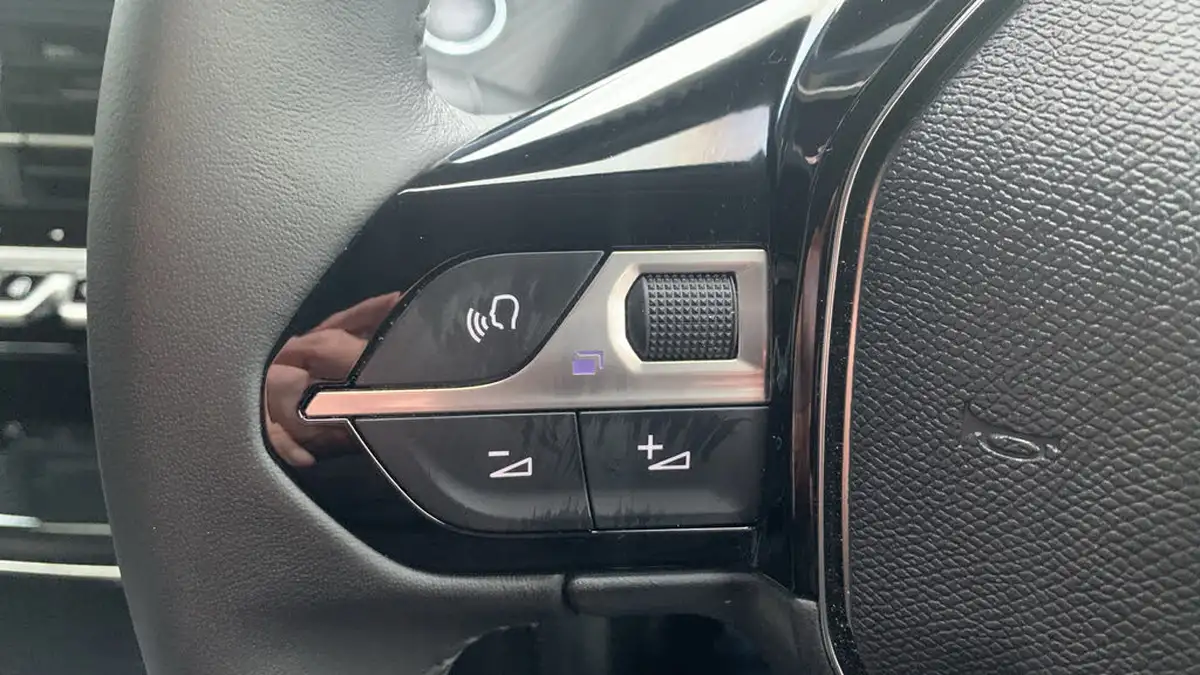 2025-peugeot-208-12-puretech-allure-big-22