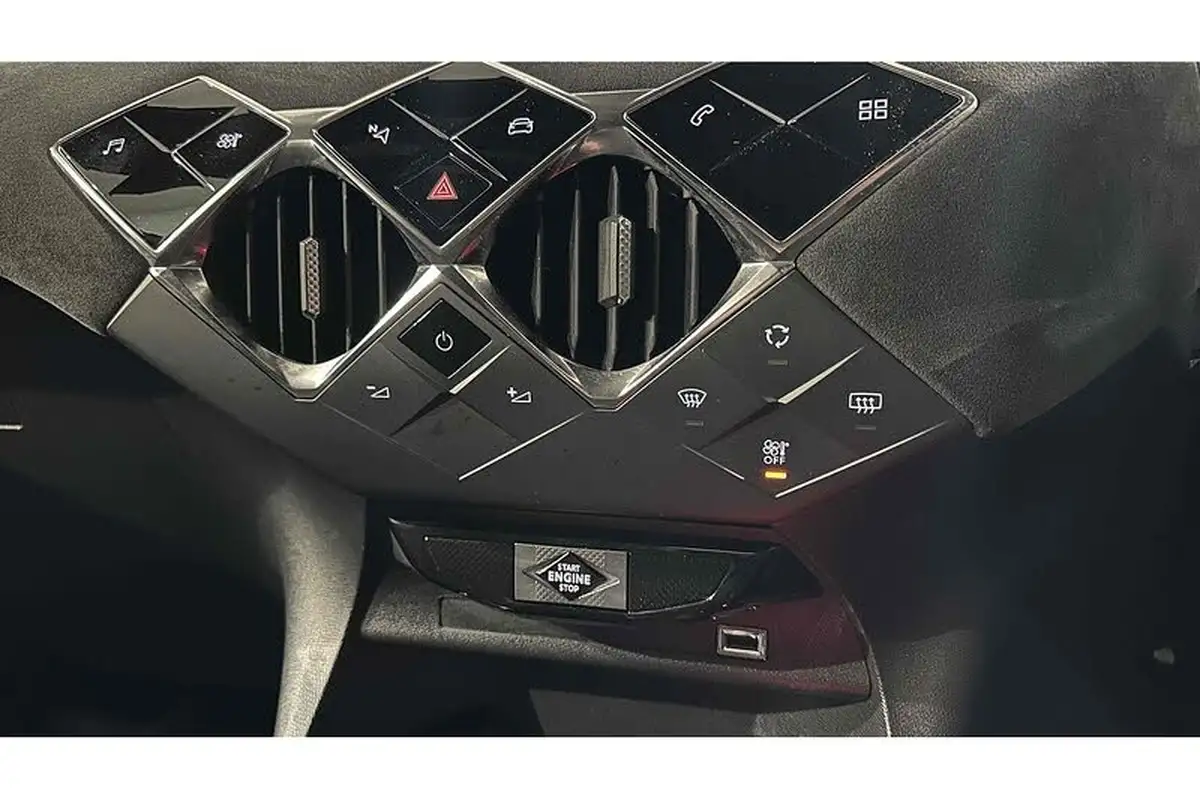 2022-ds-ds-3-crossback-12-puretech-performance-line-130ps-eat8-big-37
