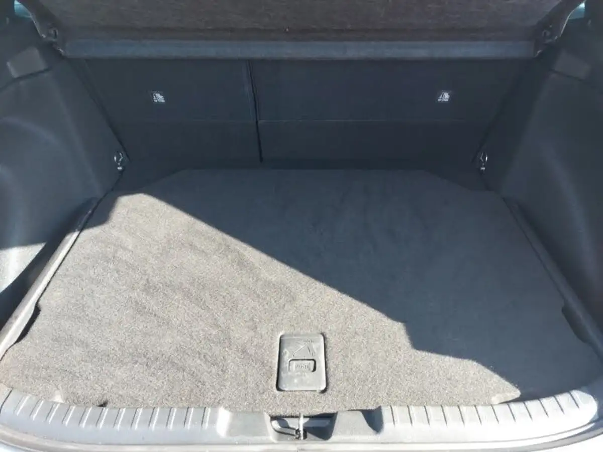 2022-toyota-corolla-20-vvt-i-icon-tech-hatchback-big-7