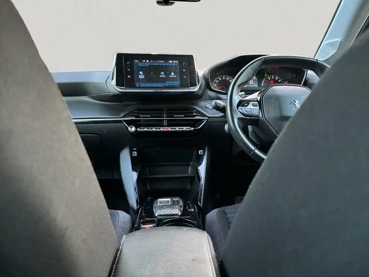 2022-peugeot-208-12-puretech-active-premium-100bhp-eat8-big-12