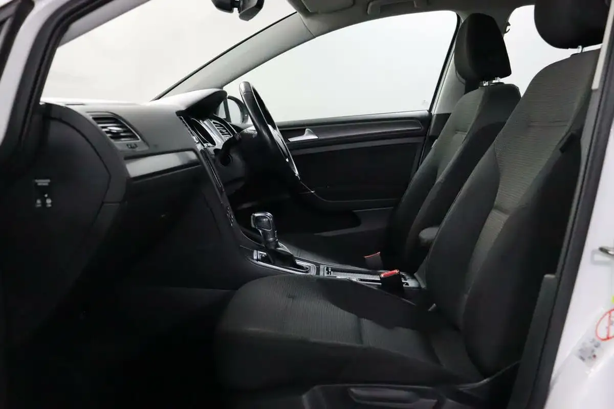 2018-volkswagen-golf-e-e-golf-big-39
