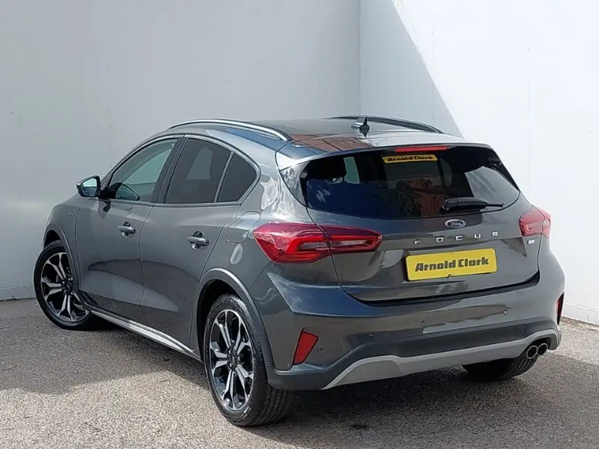 2022-ford-focus-10t-active-vignale-155ps-hybrid-mhev-hatchback-big-1