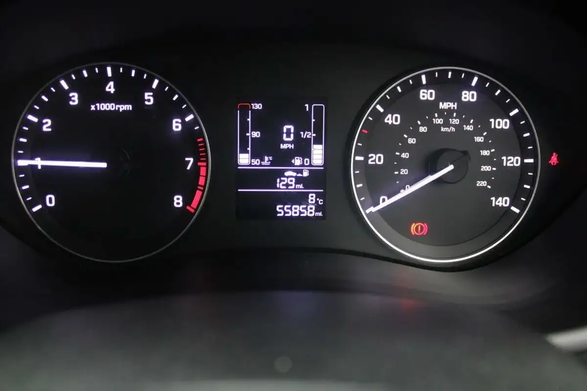 2016-hyundai-i20-10-active-big-15