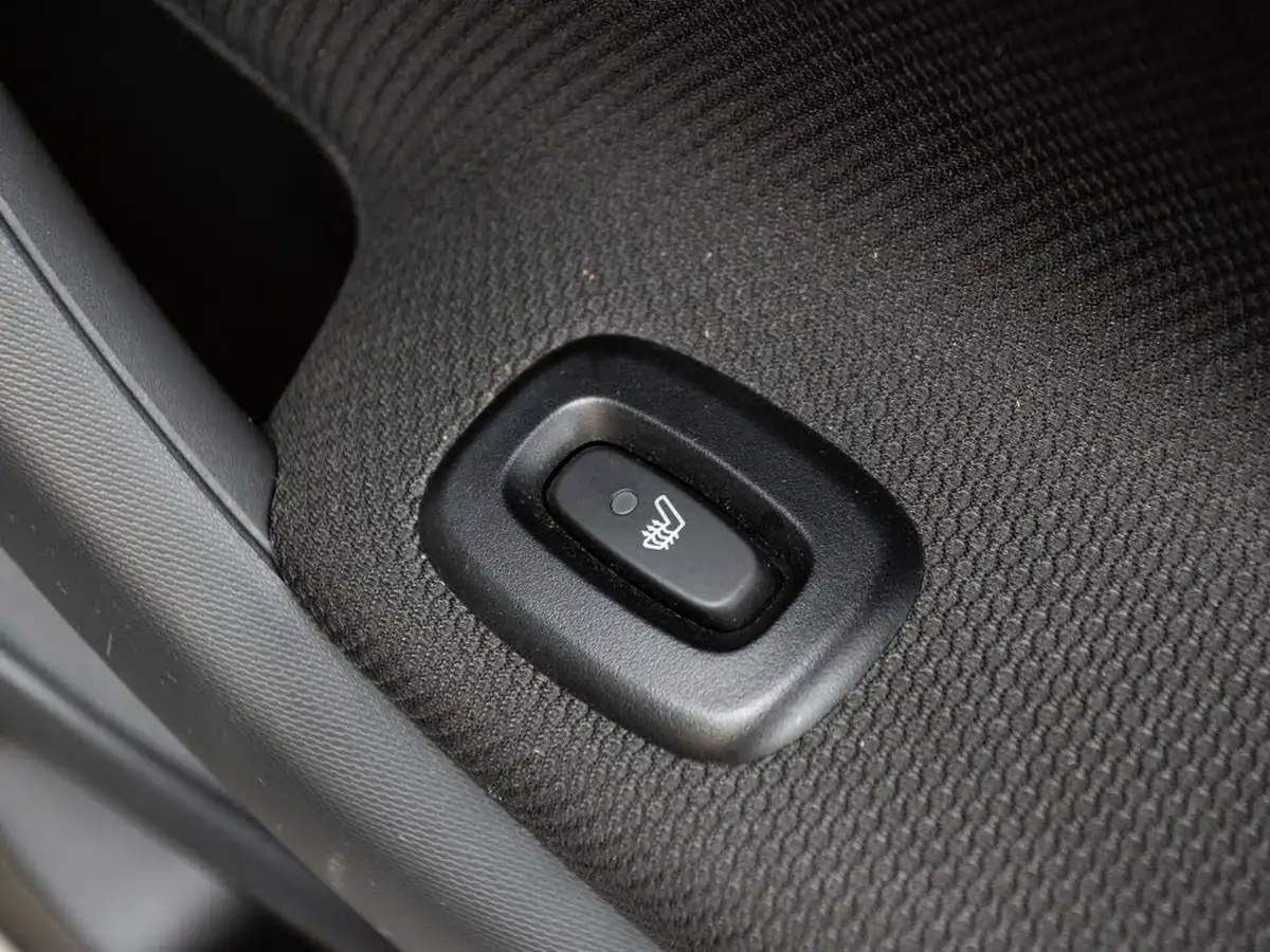 2021-smart-forfour-eq-premium-big-33