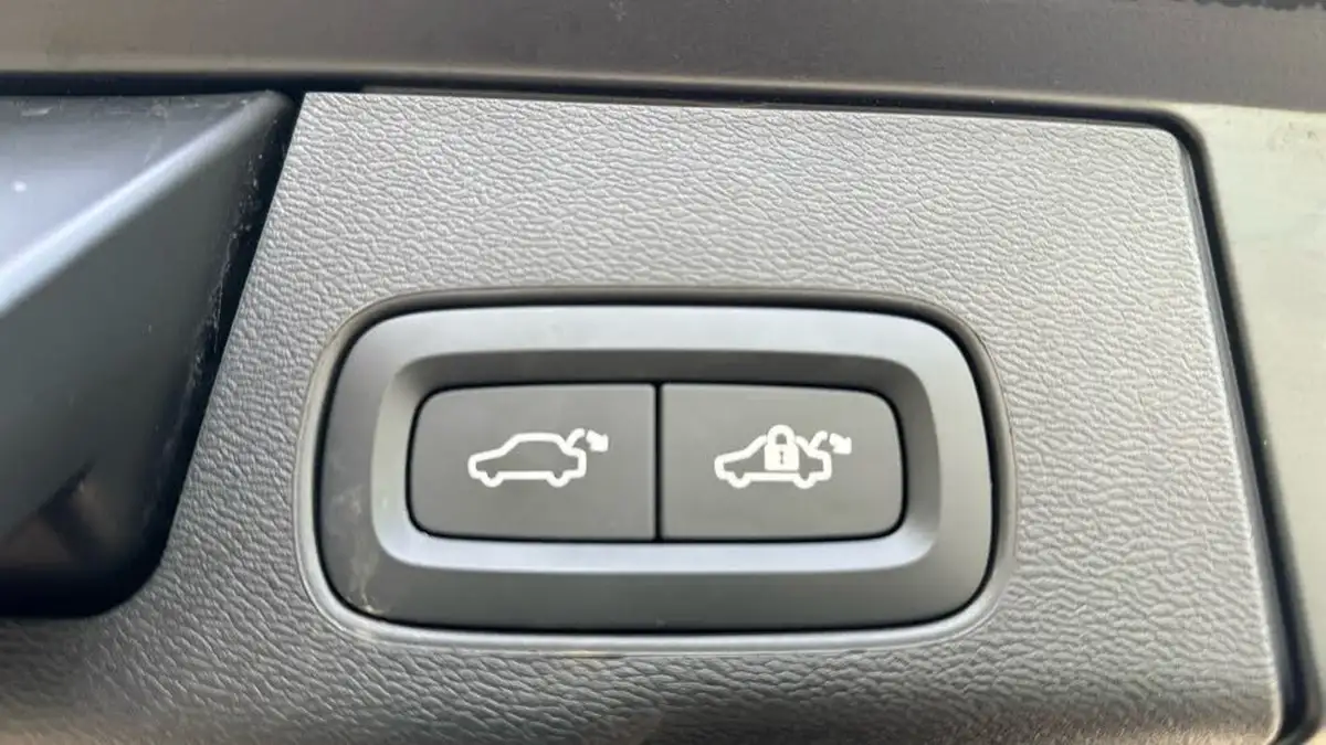 2024-volvo-xc60-20-b5-plus-big-22