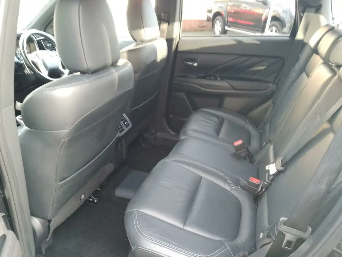 2021-mitsubishi-outlander-24-dynamic-safety-phev-big-26