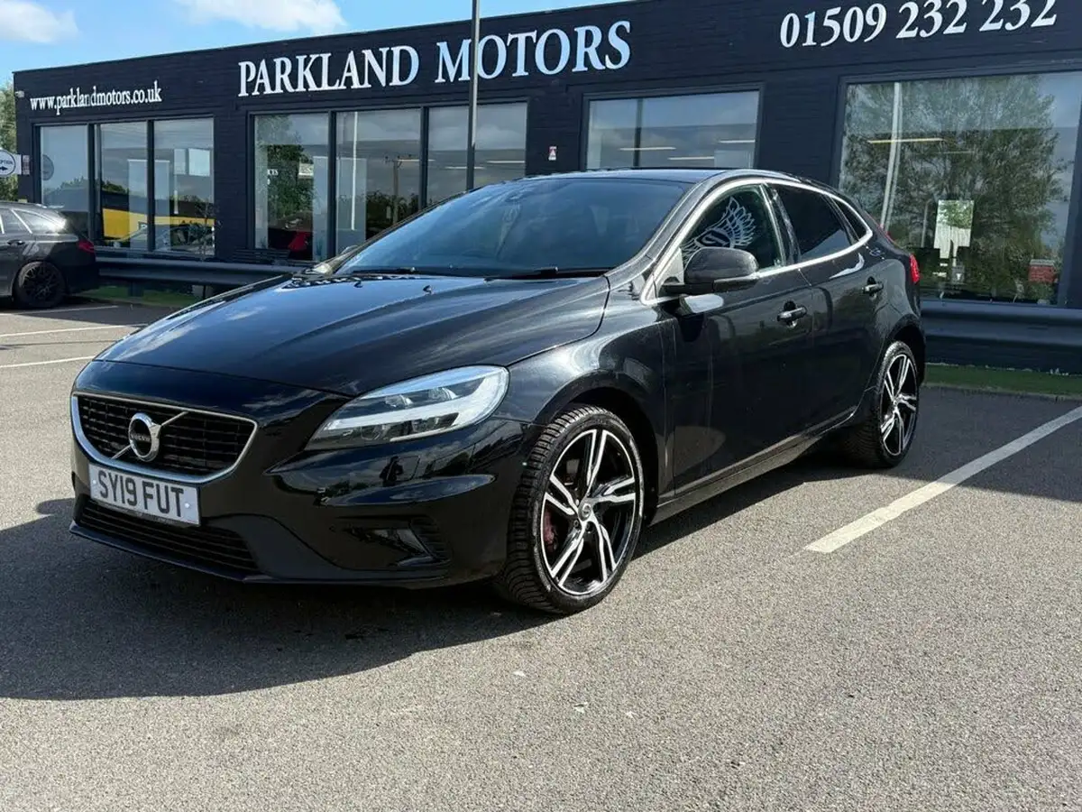 2019-volvo-v40-20-t3-r-design-pro-big-2