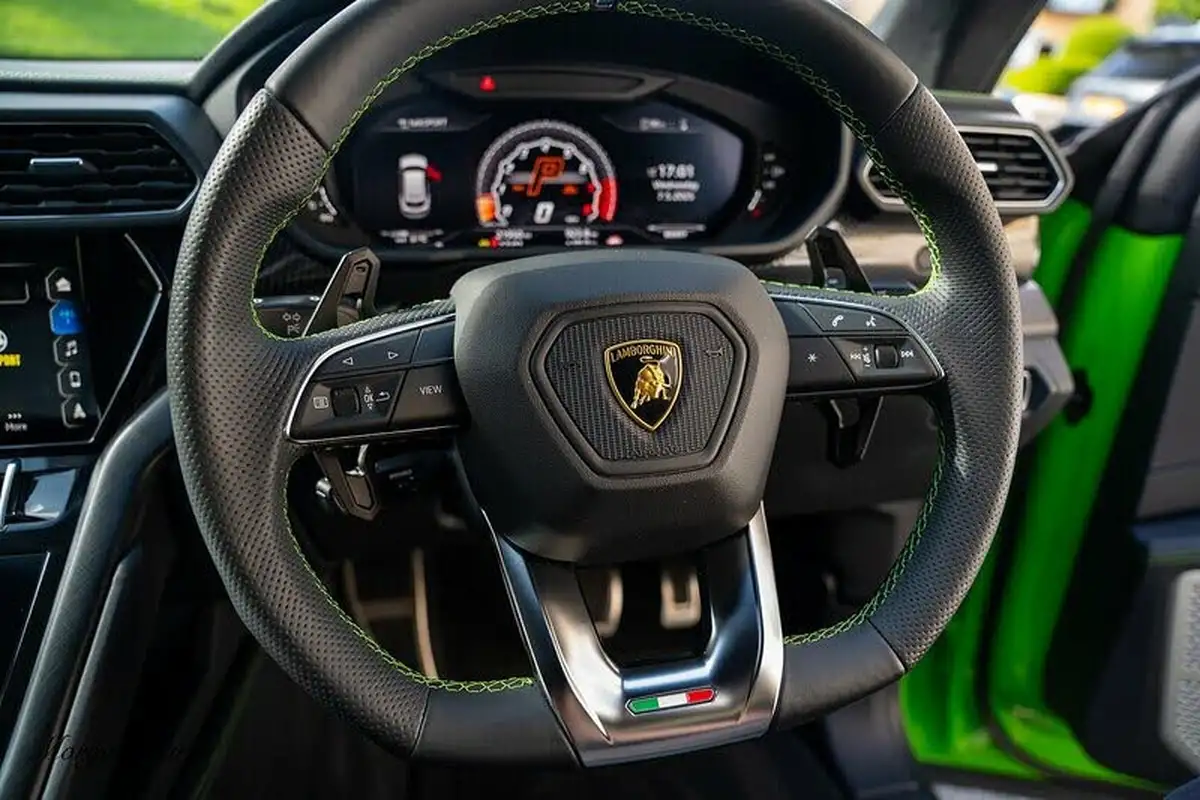 2021-lamborghini-urus-40-no-trim-big-35