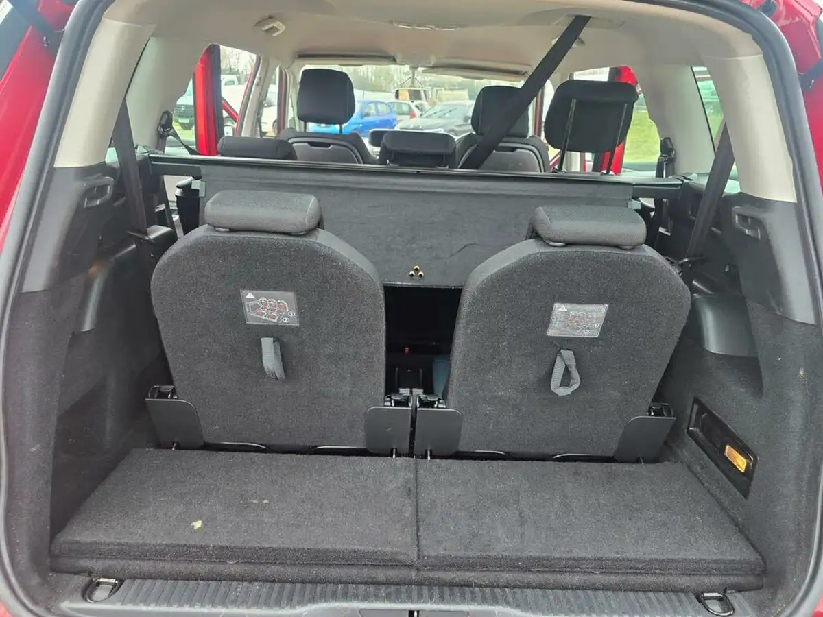 2016-citroen-grand-c4-picasso-16bluehdi-feel-eat6-big-43