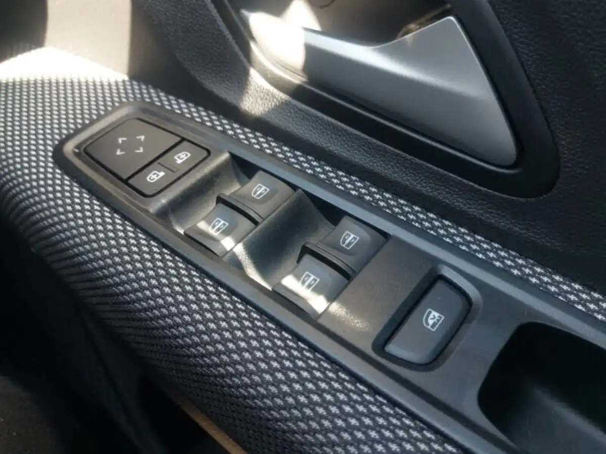 2023-dacia-sandero-10-tce-expression-90bhp-big-14