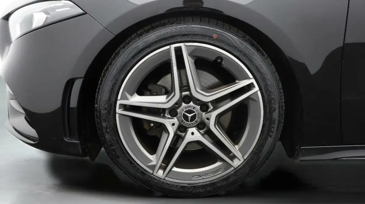 2019-mercedes-benz-a-class-13-a200-amg-line-hatchback-5d-big-17